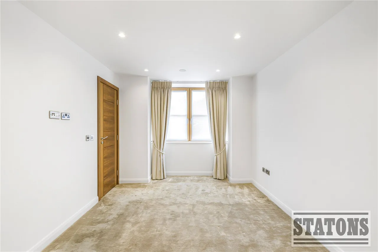 Totteridge Lane, London, N20 8DX, photo 18