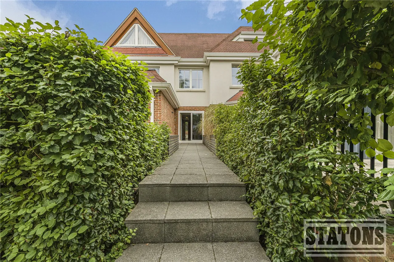 Totteridge Lane, London, N20 8DX, photo 15