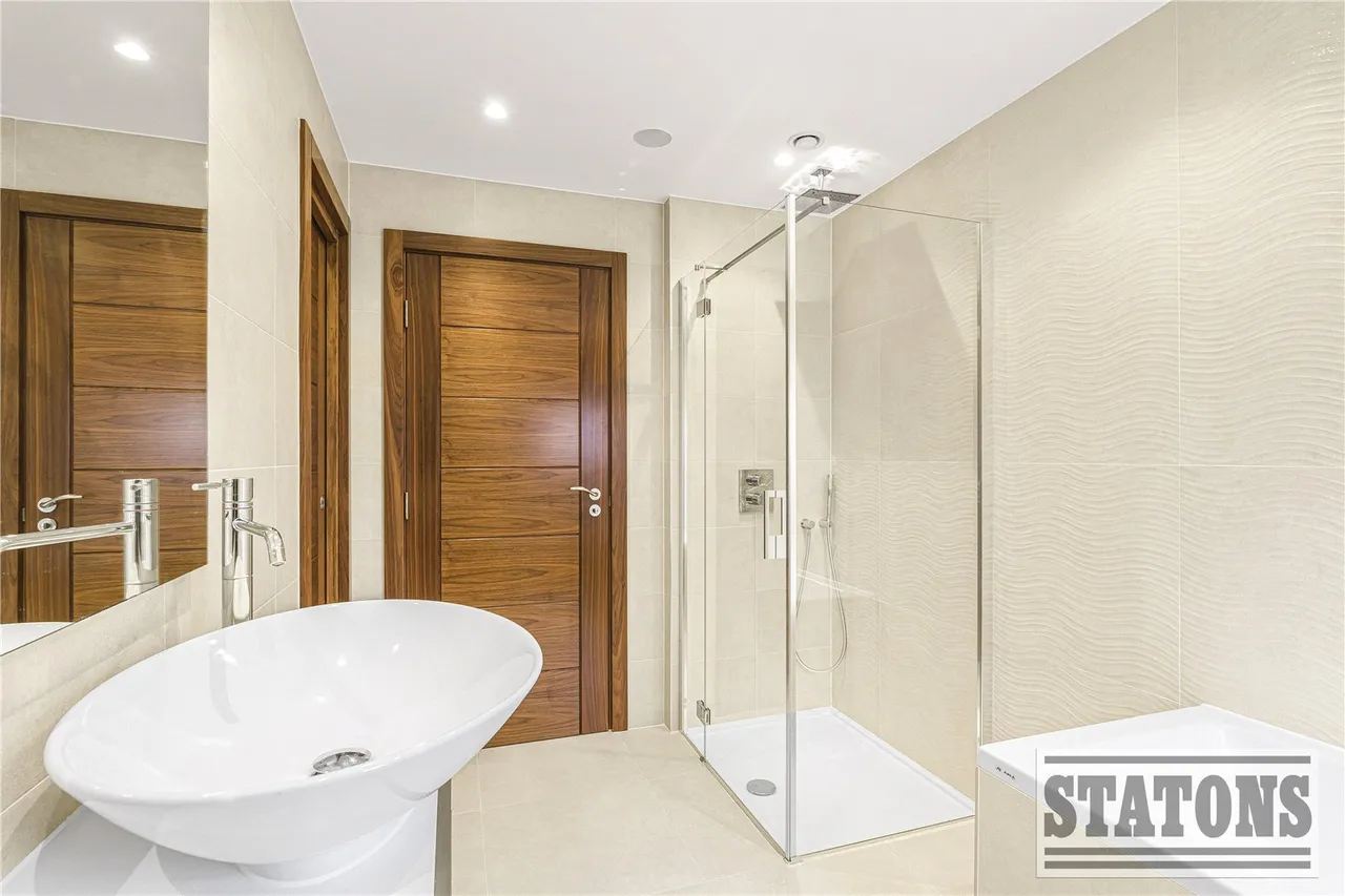 Totteridge Lane, London, N20 8DX, photo 11