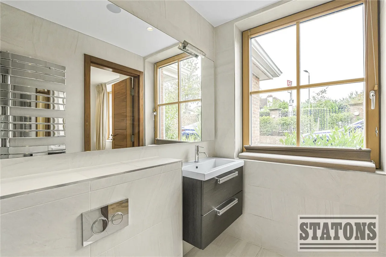 Totteridge Lane, London, N20 8DX, photo 10