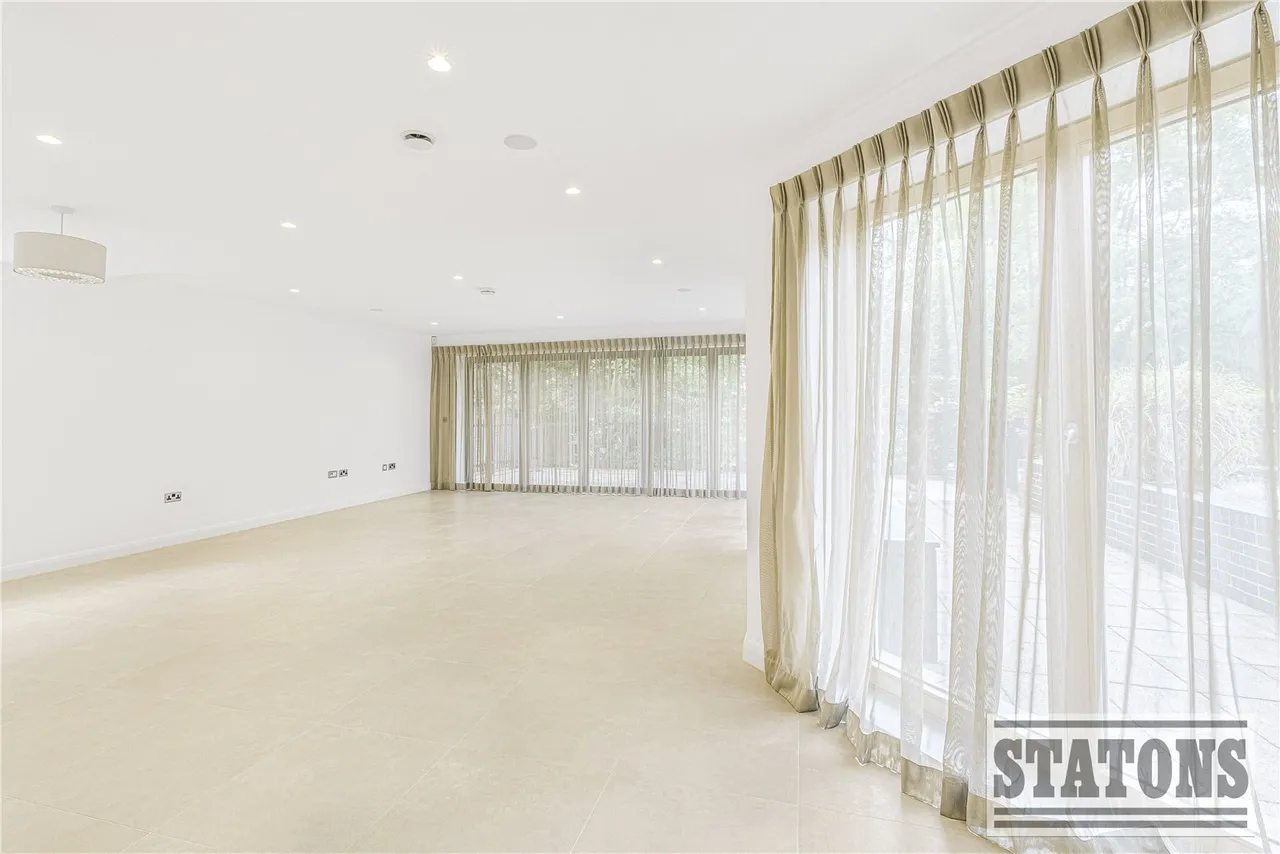 Totteridge Lane, London, N20 8DX, photo 25