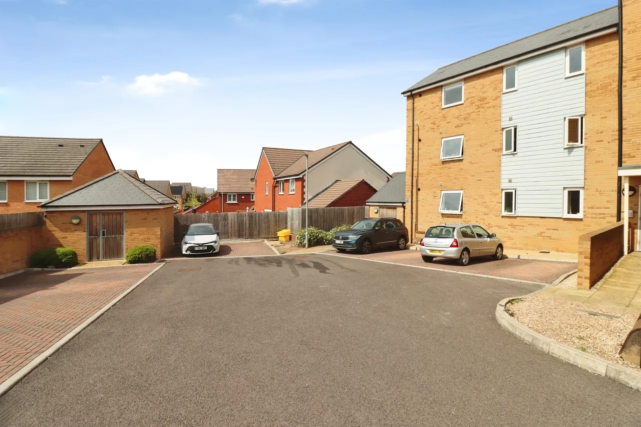 Snowdrop Drive, Emersons Green, BS16, photo 2