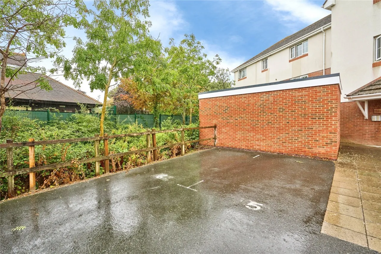 Snowberry Road, Newport, PO30, photo 10
