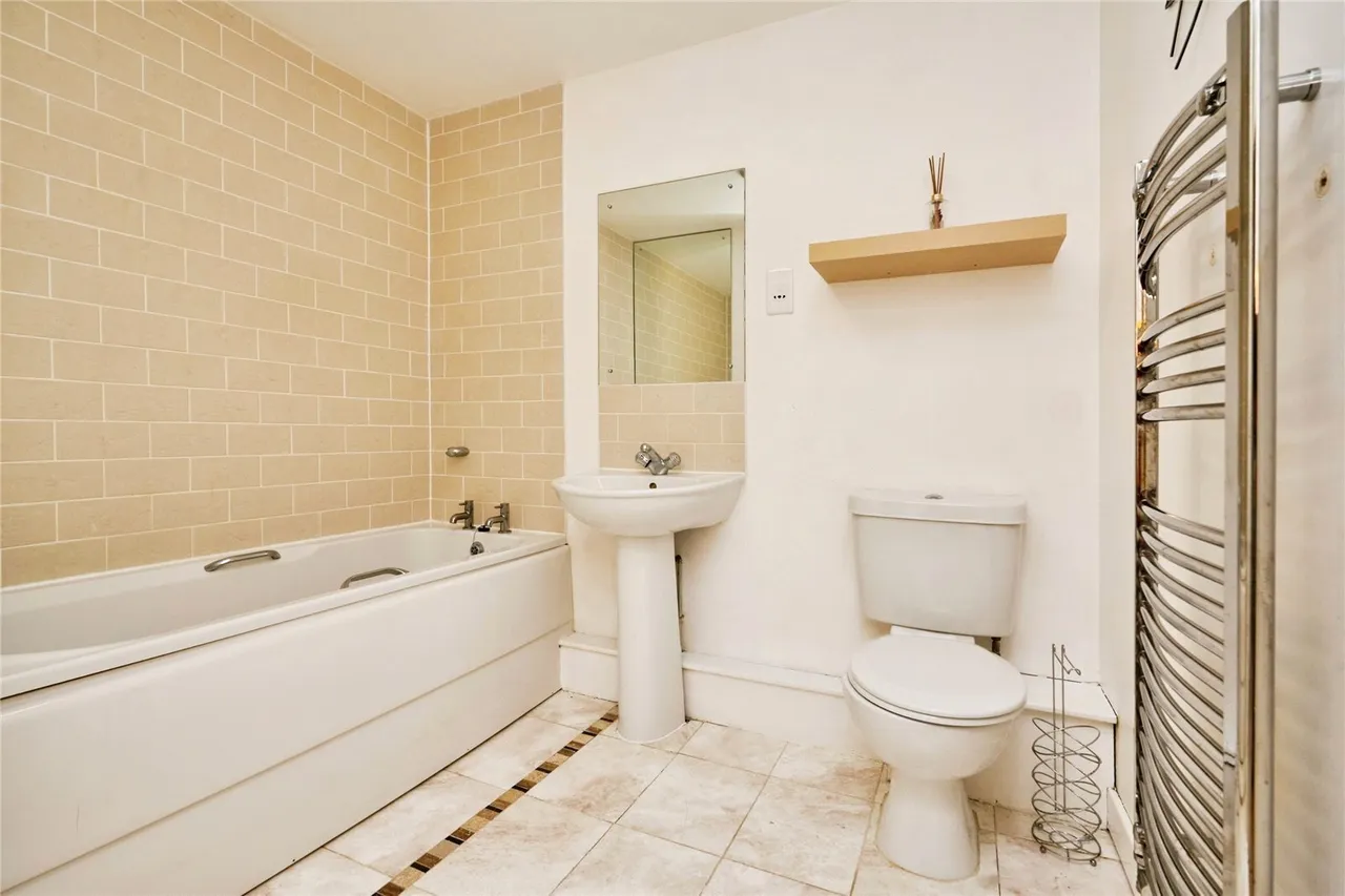 Snowberry Road, Newport, PO30, photo 12