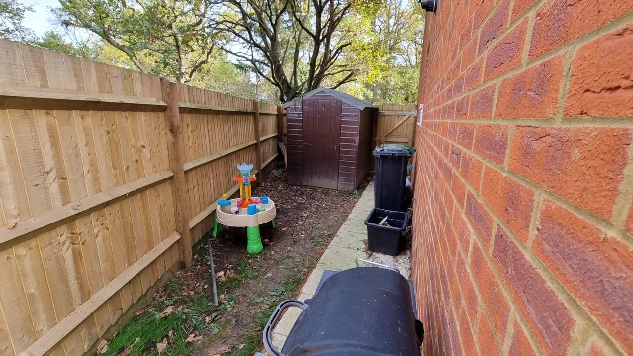 Hoadley Road, Horley, RH6, photo 12