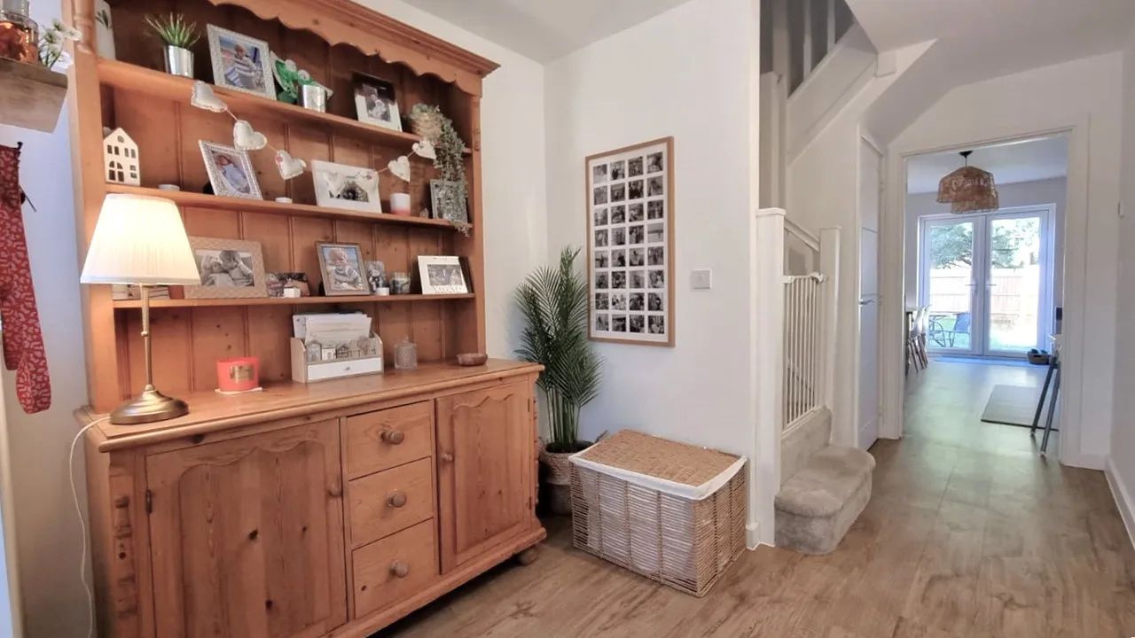 Hoadley Road, Horley, RH6, photo 4
