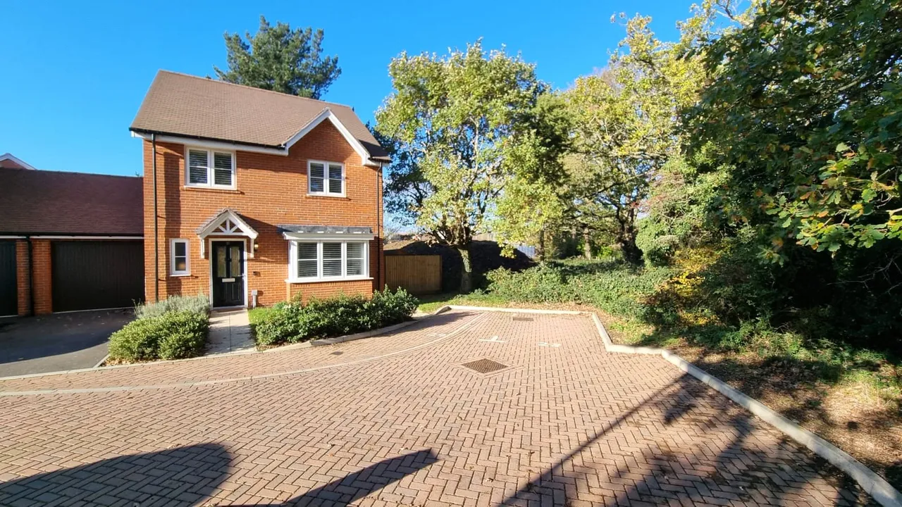 4 bed house for sale, Hoadley Road, Horley, RH6