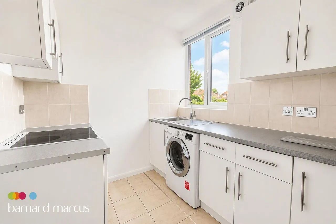 2 bed flat to rent, Addington Road, South Croydon, CR2