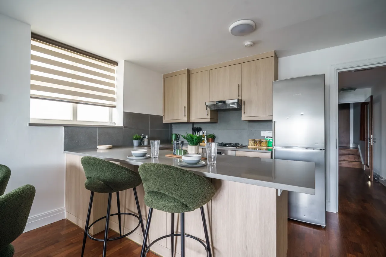 North Road, Brentford, TW8, photo 7