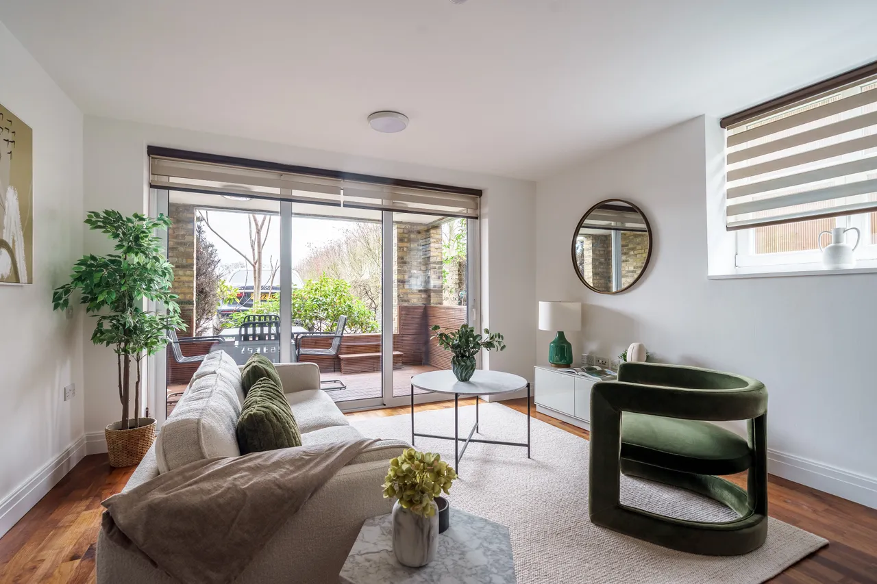 North Road, Brentford, TW8, photo 9