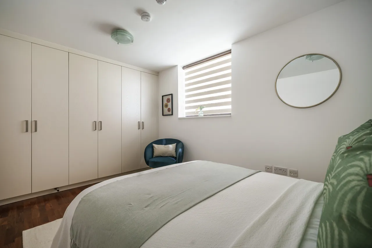 North Road, Brentford, TW8, photo 11