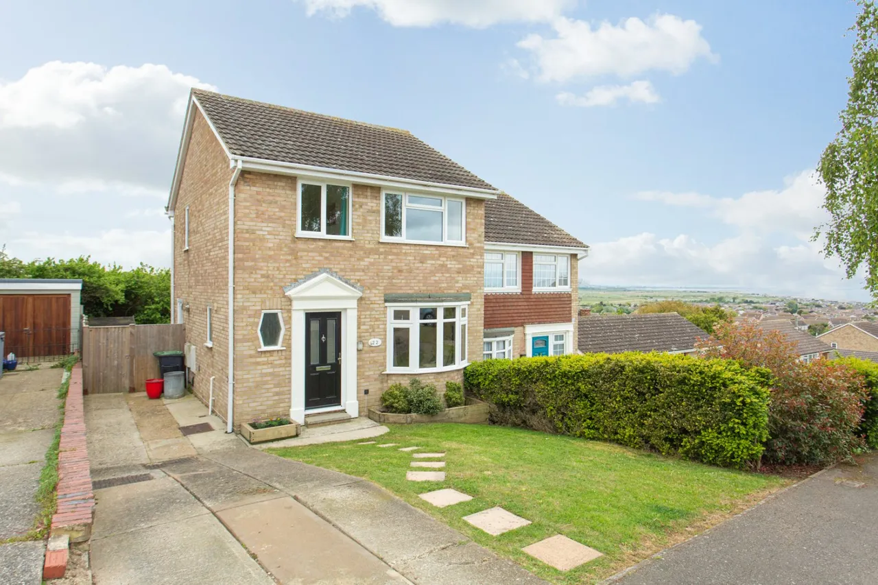 3 bed house for sale, Swallow Avenue, Whitstable, CT5