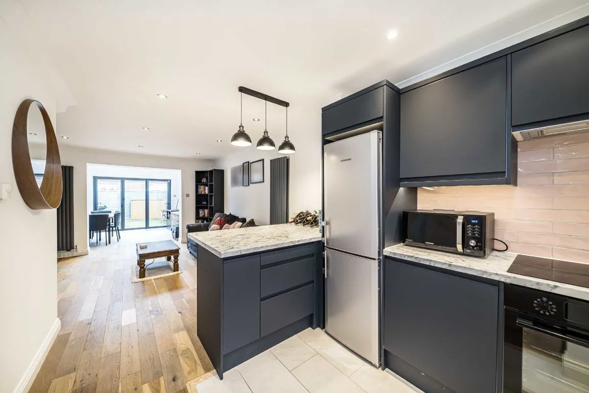 2 bed property for sale, Riverdale Drive, SW18