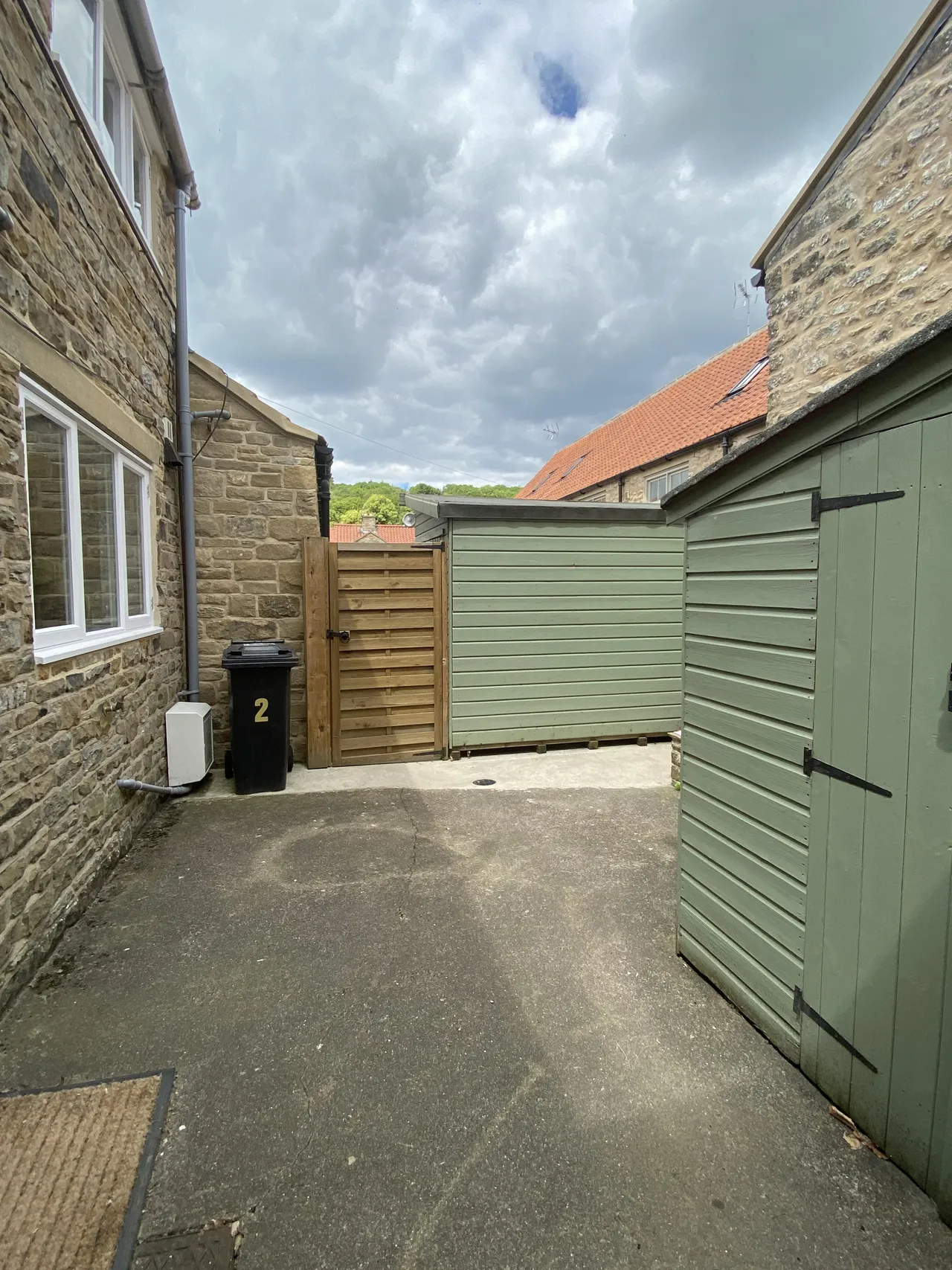 Beckside, Thornton le Dale, YO18, photo 8