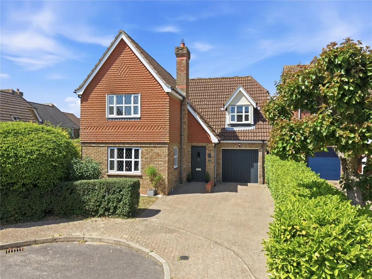 4 bed house for sale, House Under Offer with 4 bedrooms in Bishop's Stortford, CM23