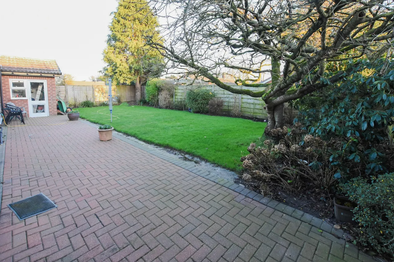 Shores Green Drive, Wincham, CW9, photo 4