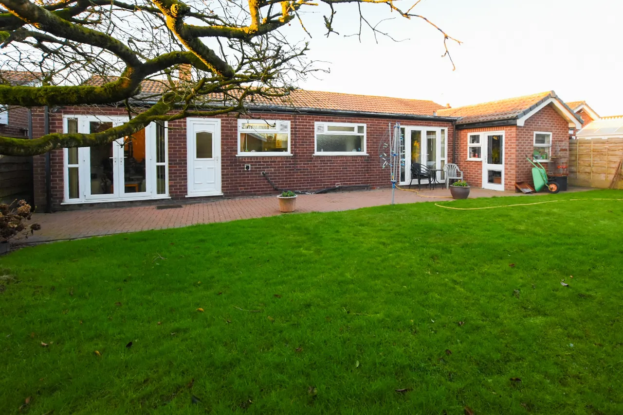 Shores Green Drive, Wincham, CW9, photo 3