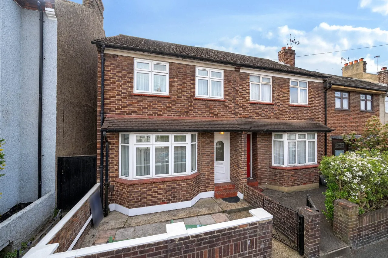 2 bed house for sale — Eastcombe Avenue, SE7