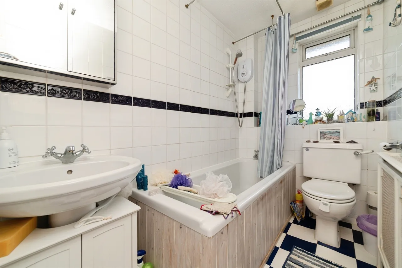 Ladywood Road, Hertford, SG14, photo 13