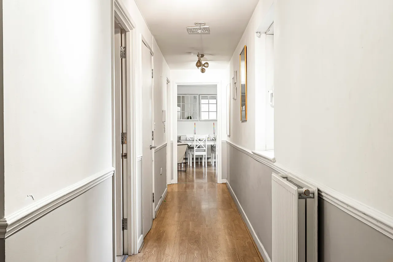 Commercial Road, London, E14, photo 12