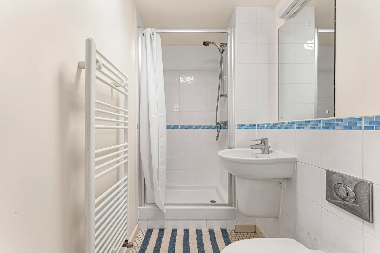 Commercial Road, London, E14, photo 16