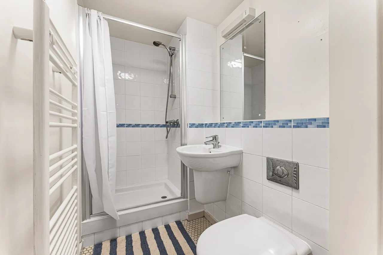Commercial Road, London, E14, photo 17