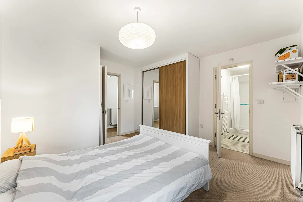 Commercial Road, London, E14, photo 14