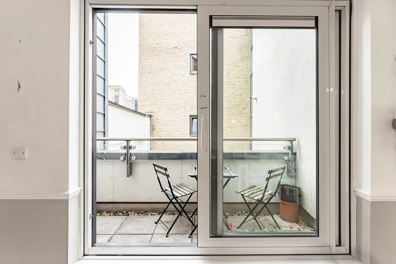 Commercial Road, London, E14, photo 8