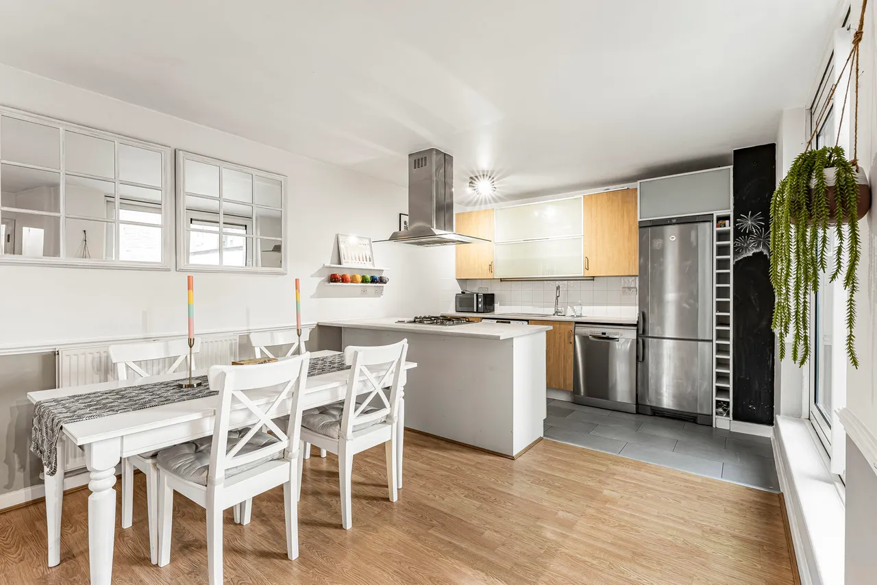 Commercial Road, London, E14, photo 9