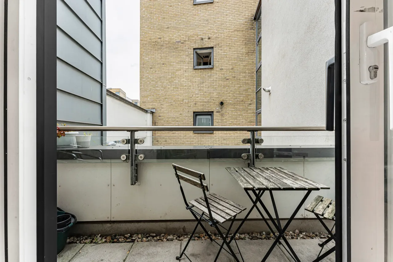 Commercial Road, London, E14, photo 5