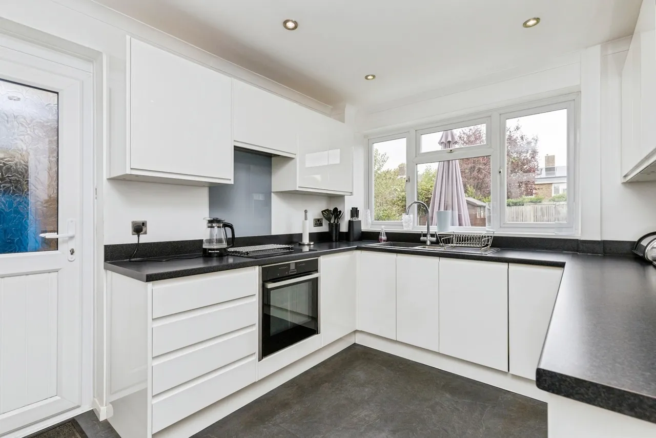 Aintree Road, Crawley, RH10, photo 2