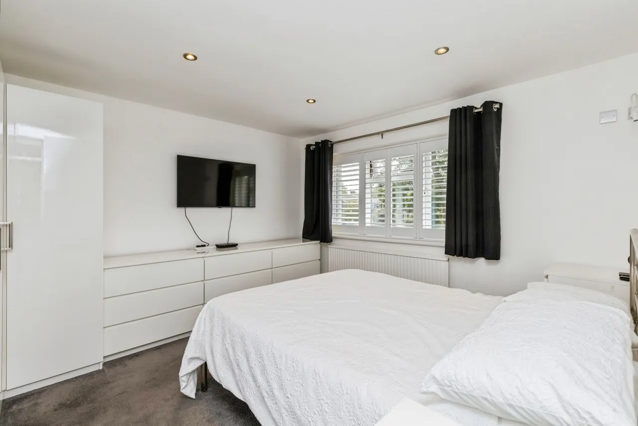 Aintree Road, Crawley, RH10, photo 9