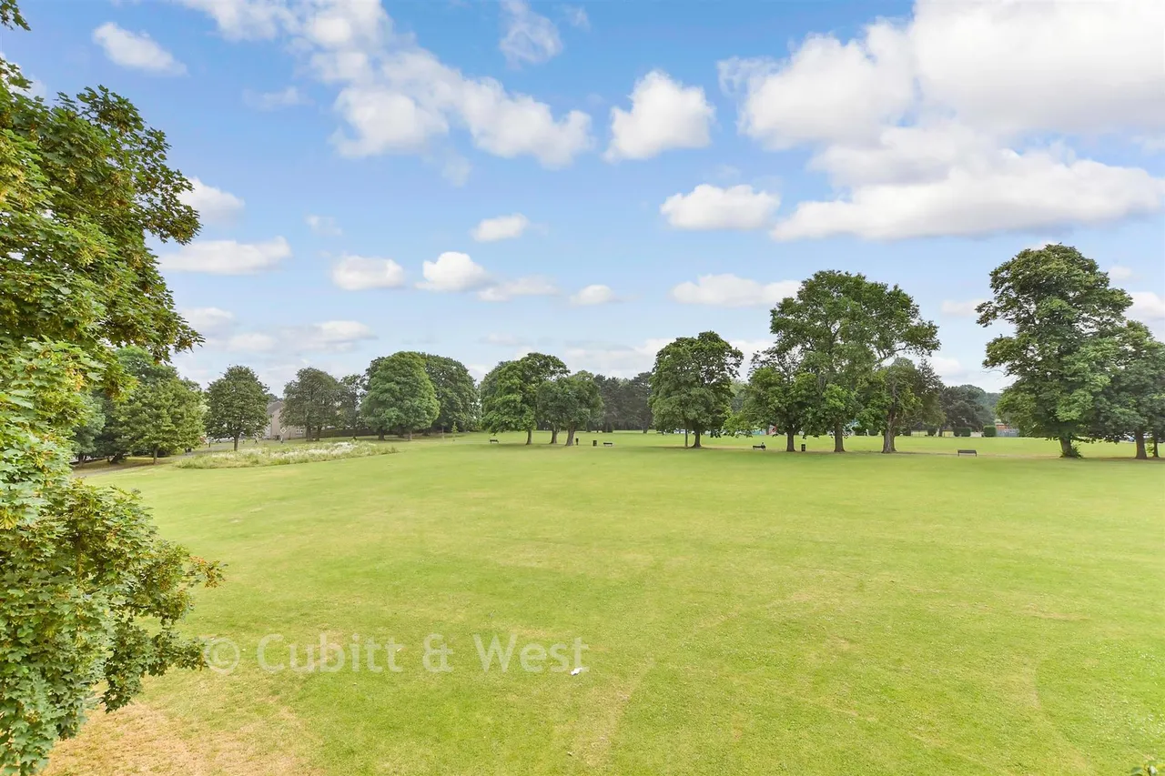 Demesne Road, Wallington, SM6, photo 11