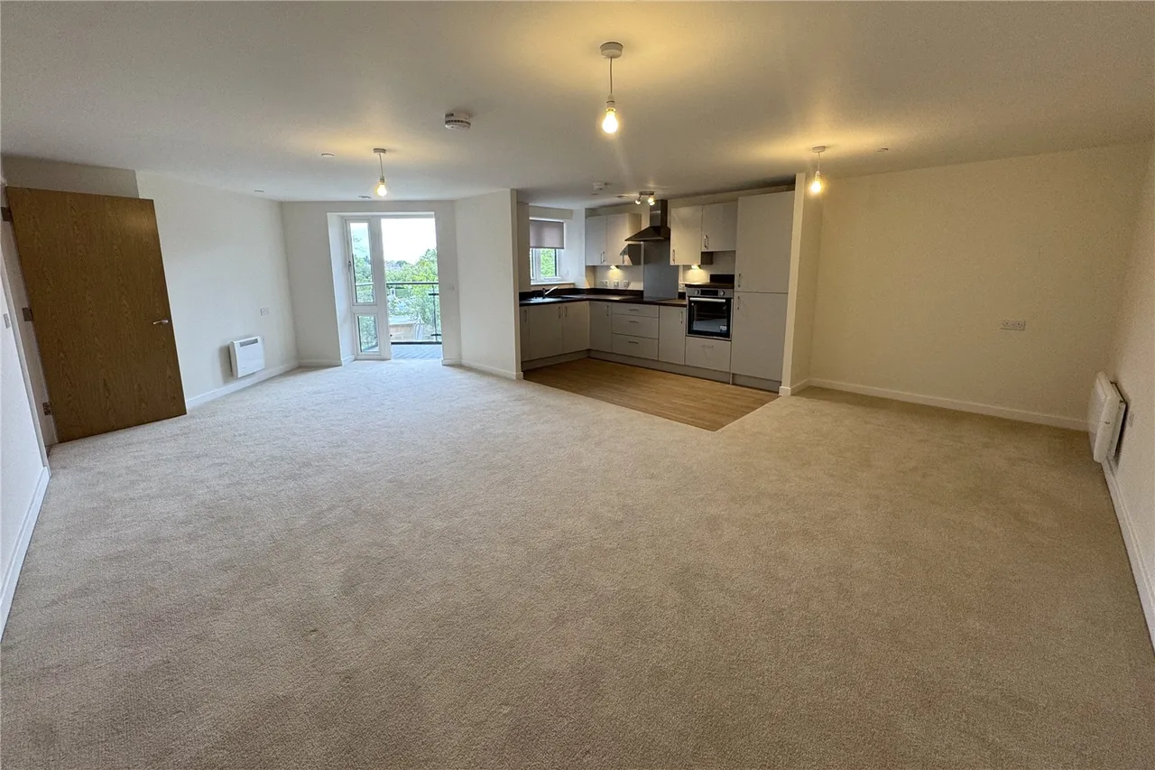 Station Road, Hook, Hampshire, RG27 9YG, photo 2