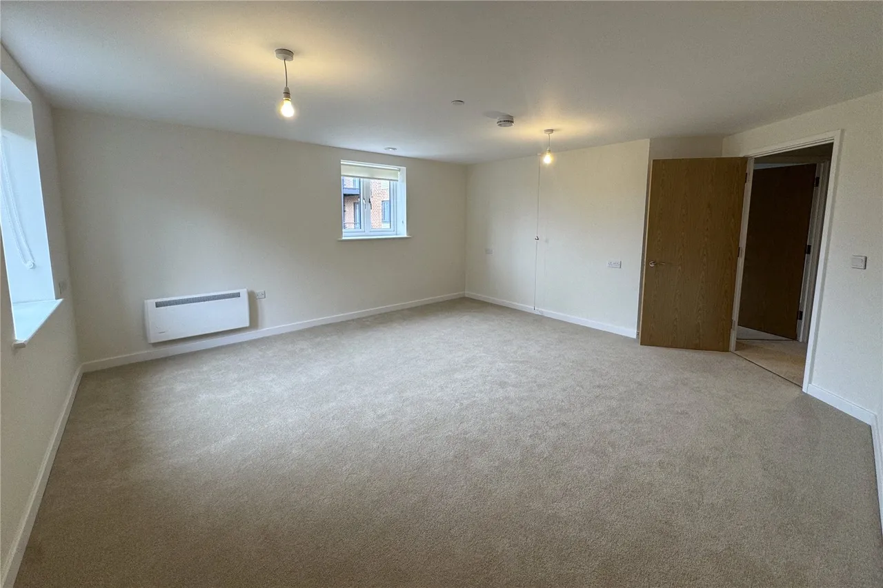 Station Road, Hook, Hampshire, RG27 9YG, photo 5