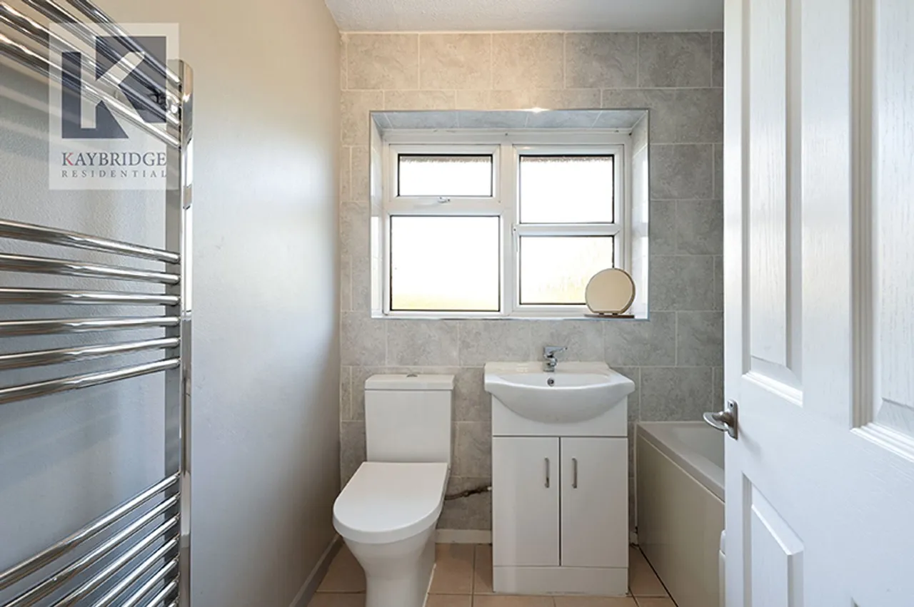 Scotts Farm Road, Epsom, KT19, photo 7