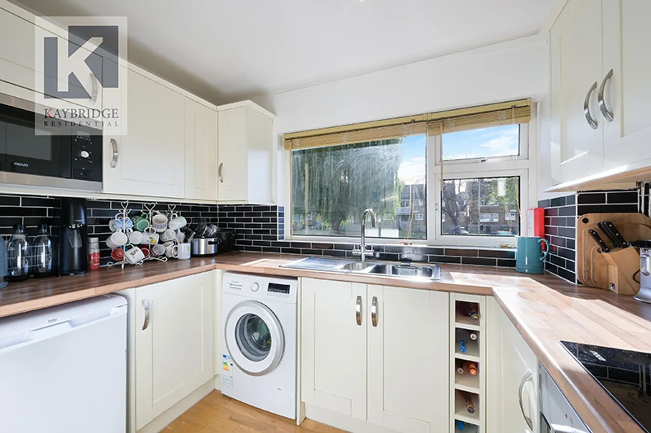 Scotts Farm Road, Epsom, KT19, photo 2