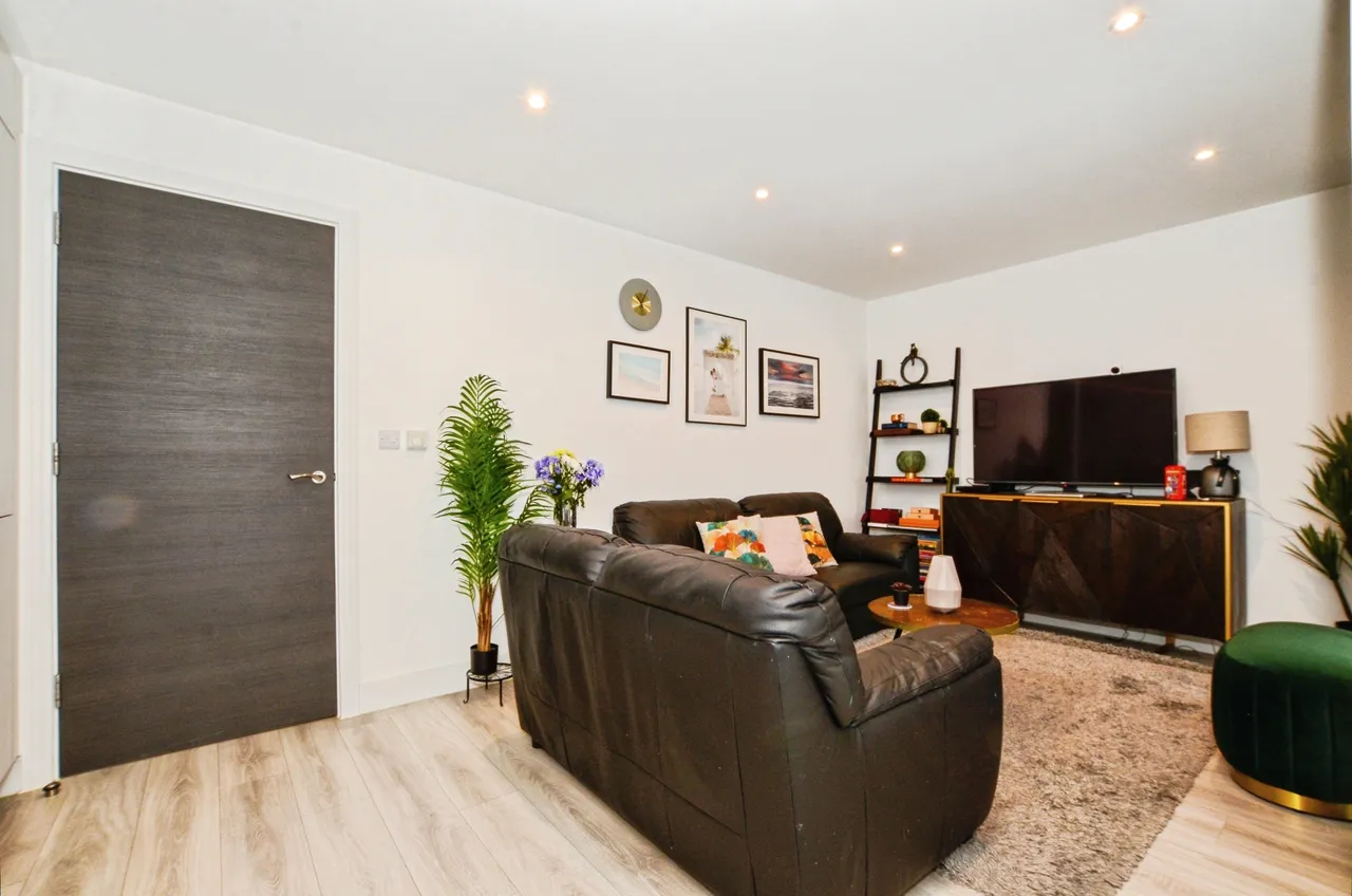 High Street, Harrow, HA3, photo 2
