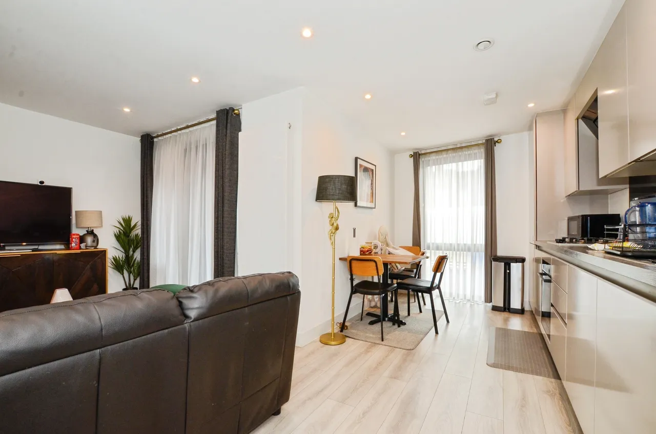 2 bed flat for sale, High Street, Harrow, HA3
