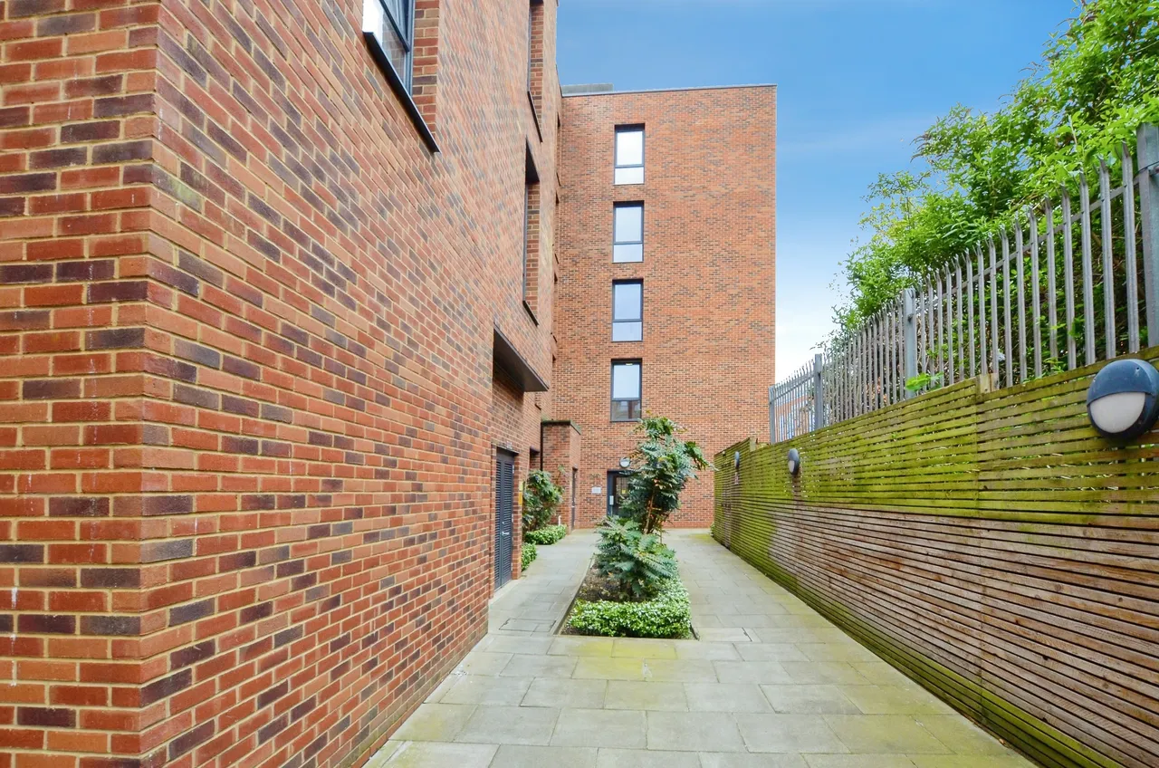 High Street, Harrow, HA3, photo 15