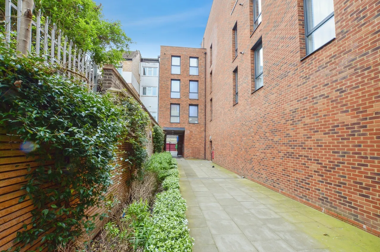High Street, Harrow, HA3, photo 14
