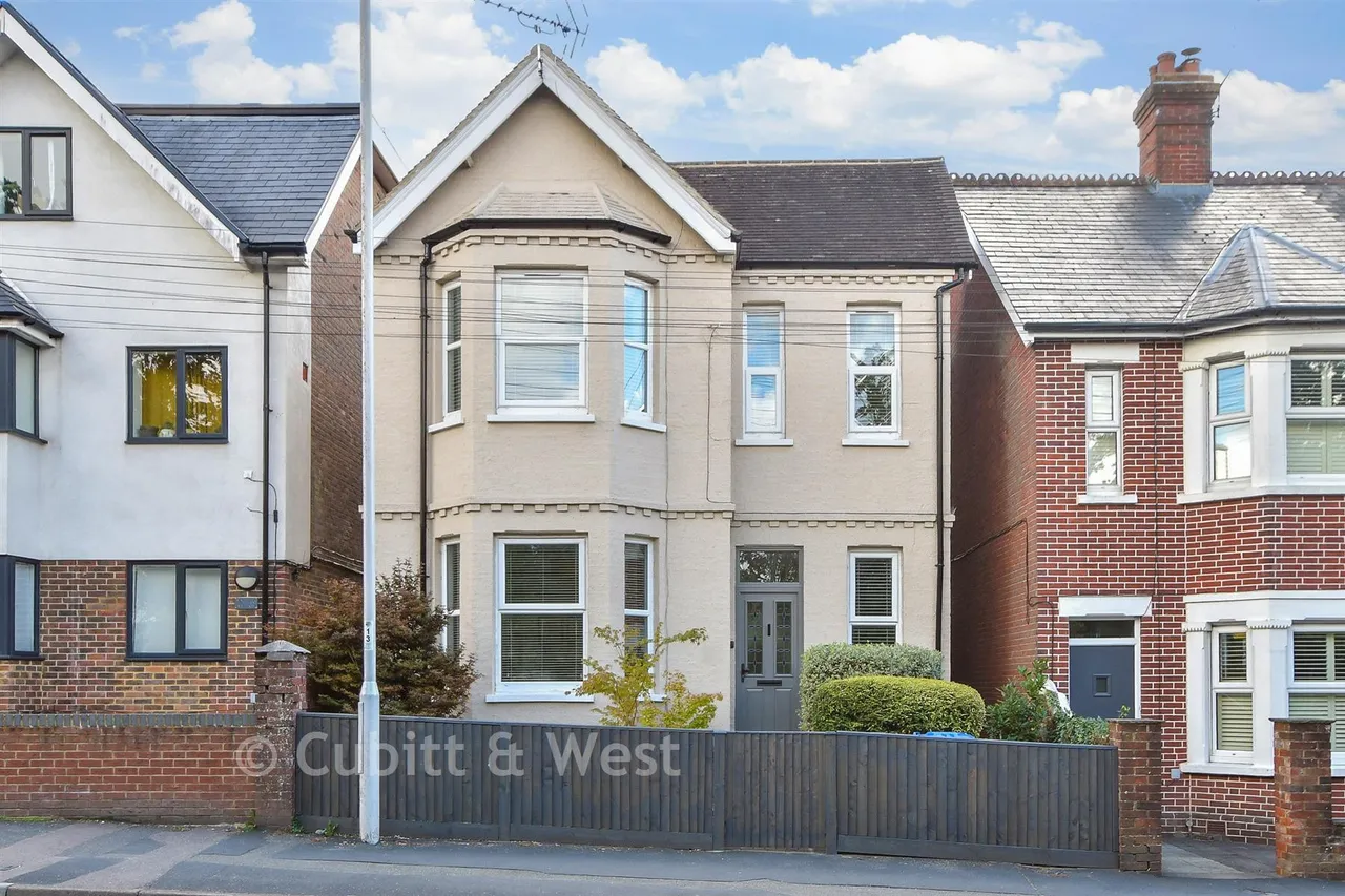 3 bed house for sale, Station Road, East Grinstead, RH19