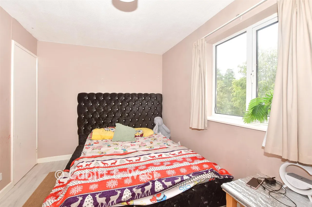 St. Leonard's Park, East Grinstead, RH19, photo 6