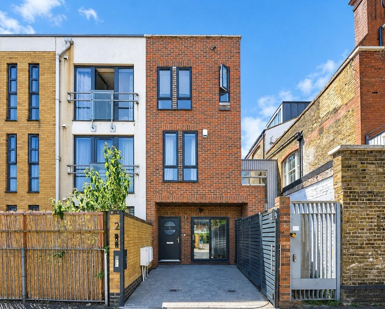 3 bed house for sale — Maitland Road, London, E15