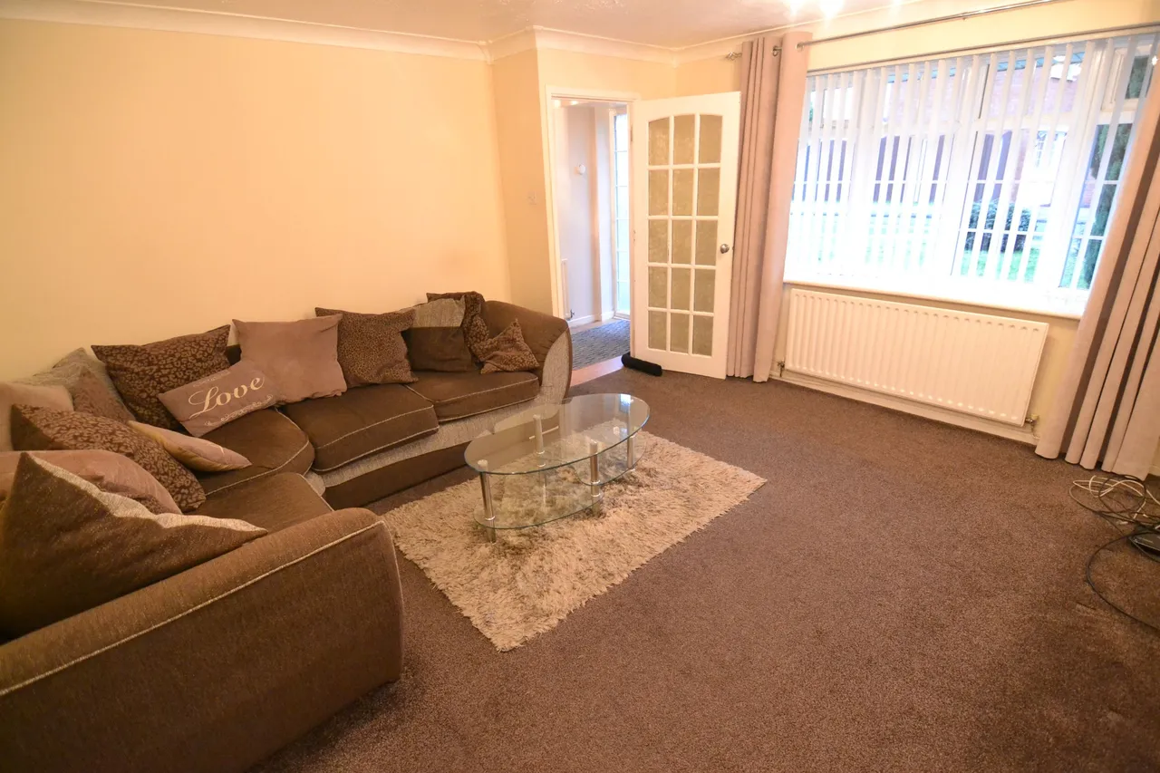 Caister Drive, Willenhall, WV13, photo 2