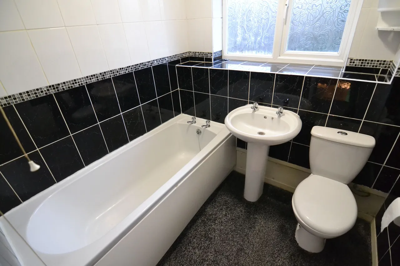 Caister Drive, Willenhall, WV13, photo 8