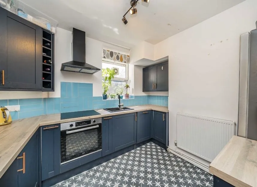 Wandsworth Road, South Lambeth, SW8, photo 2