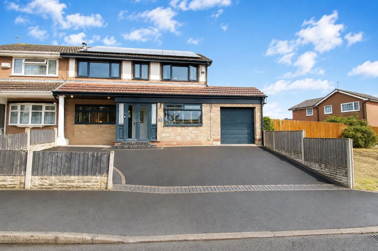 5 bed property for sale — Buckingham Road, Rowley Regis