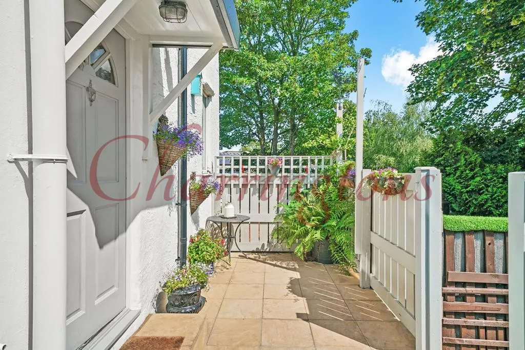 2 bed flat for sale — Two Bedroom Garden Flat For Sale Park...