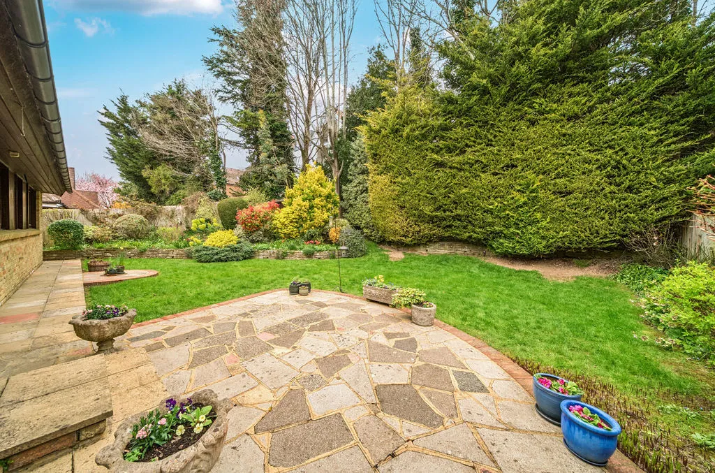 Highland Road, Purley CR8 2HS, photo 16